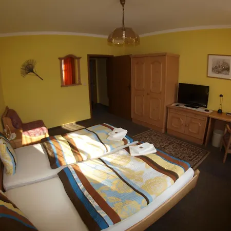 Zur Schweiz יינה