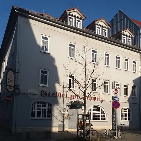 Zur Schweiz בית הארחה 3*