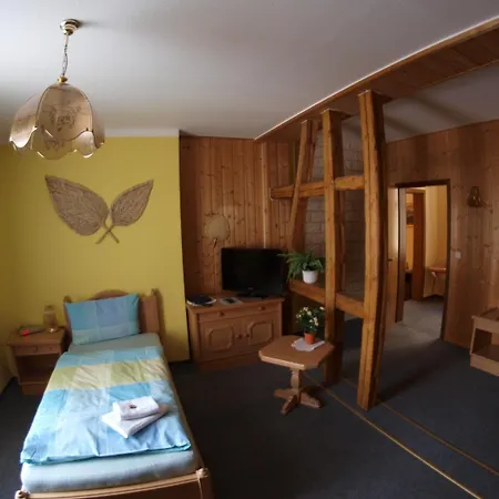 Zur Schweiz בית הארחה