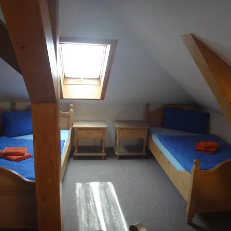 Zur Schweiz Penzion 3*